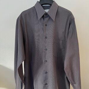 Men's Van Heusen Grey Satin Stripe Easy Care Button Down Shirt (15 1/2; 32/33)